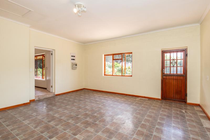 5 Bedroom Property for Sale in Bergvliet Western Cape